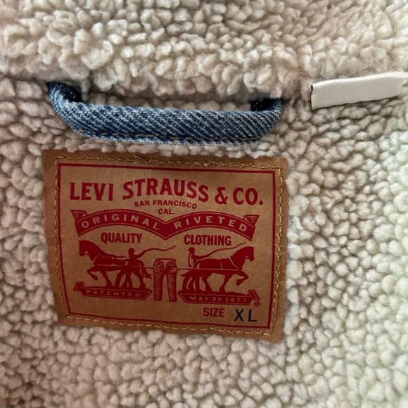 Levi Strauss Denim  Women’s Jacket with Sherpa Interior - Picture 5 of 11